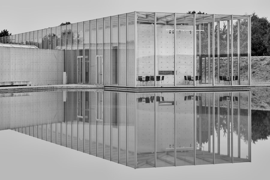Beispiel Architektur fotografieren:  Ausstellungsgebäude der Langen Foundation von dem japanischen Architekten Tadao Andō